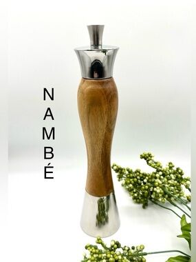Nambé Peppermill, wooden Shaft, High Quality. 2012 Vintage.